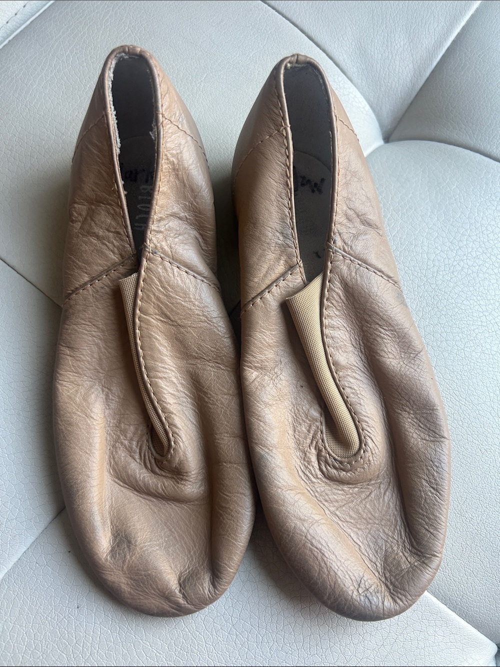 Girls Bloch leather dance shoe. Size11
